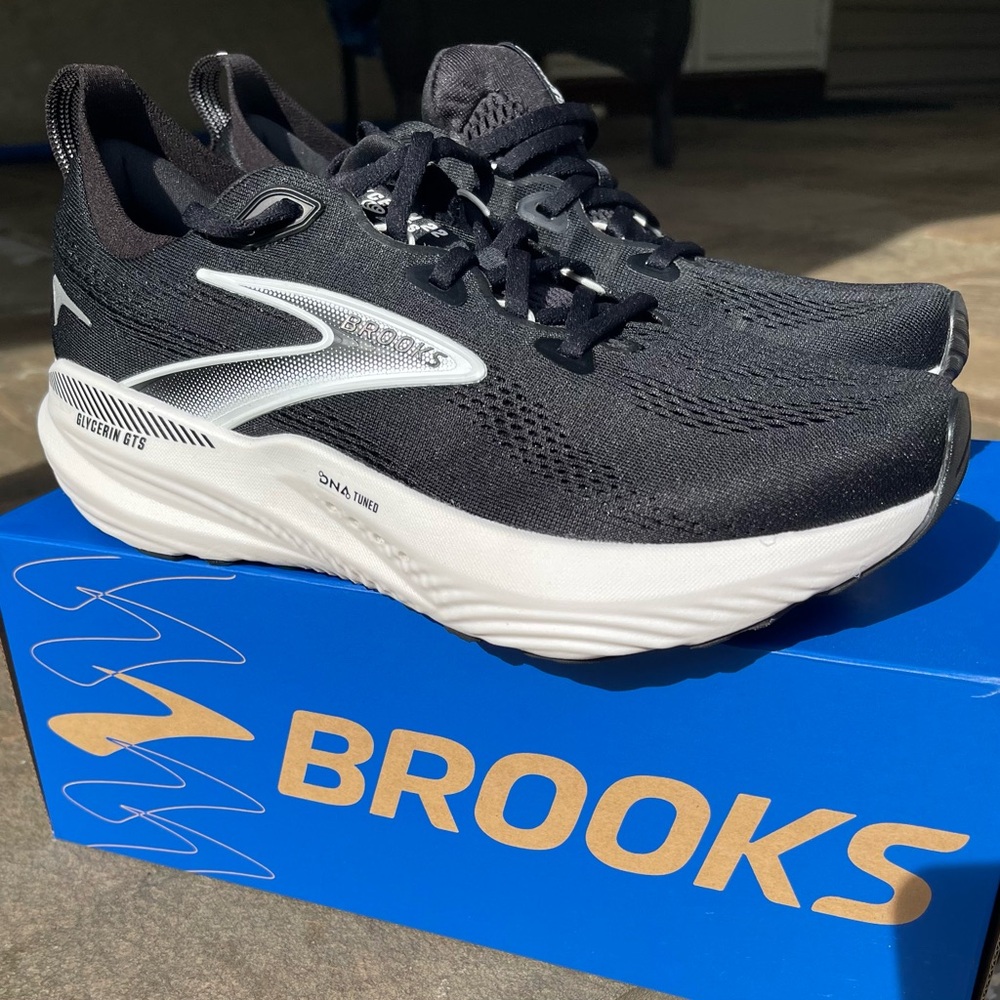 Brooks Glycerin GTS 22 running shoe size 10 New in box